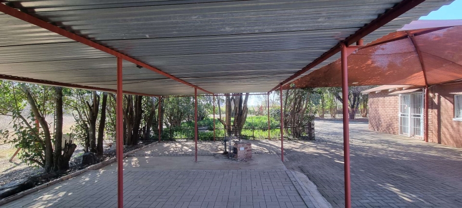 6 Bedroom Property for Sale in Roodewal Free State